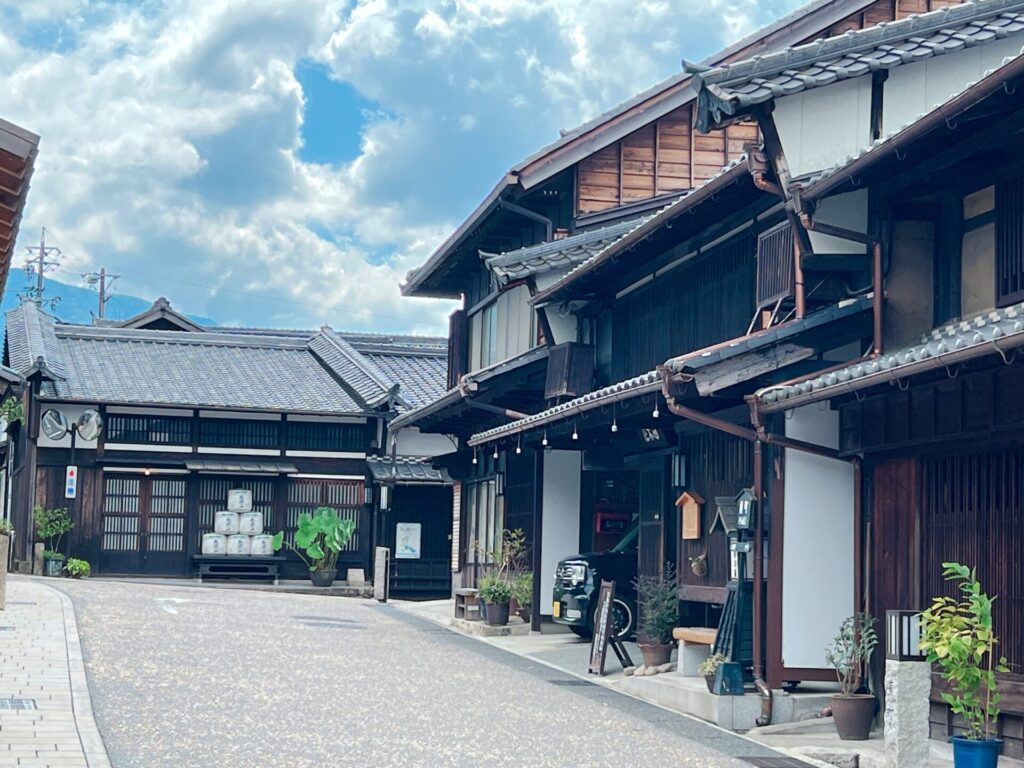 中津川　川上屋本店のまわりの雰囲気はとてもいい感じ。