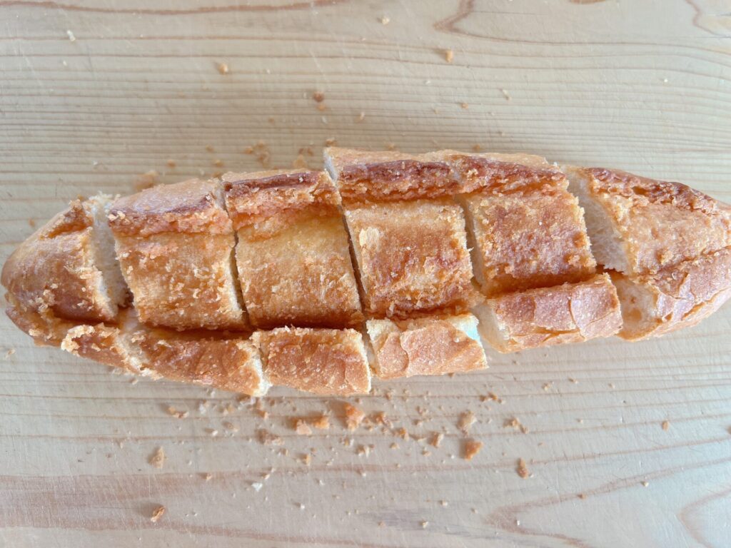 明太子フランスパン。鉄板で美味しいです。