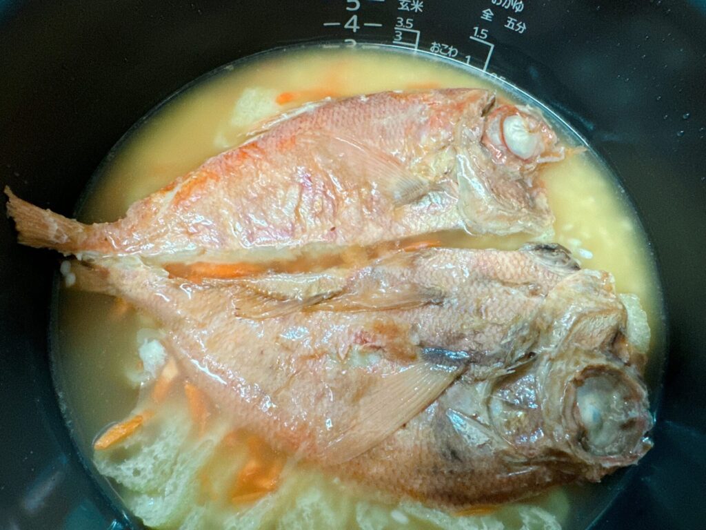 骨まで食べられる焼き魚のキンメダイを使って炊き込みご飯を炊こうと思います。